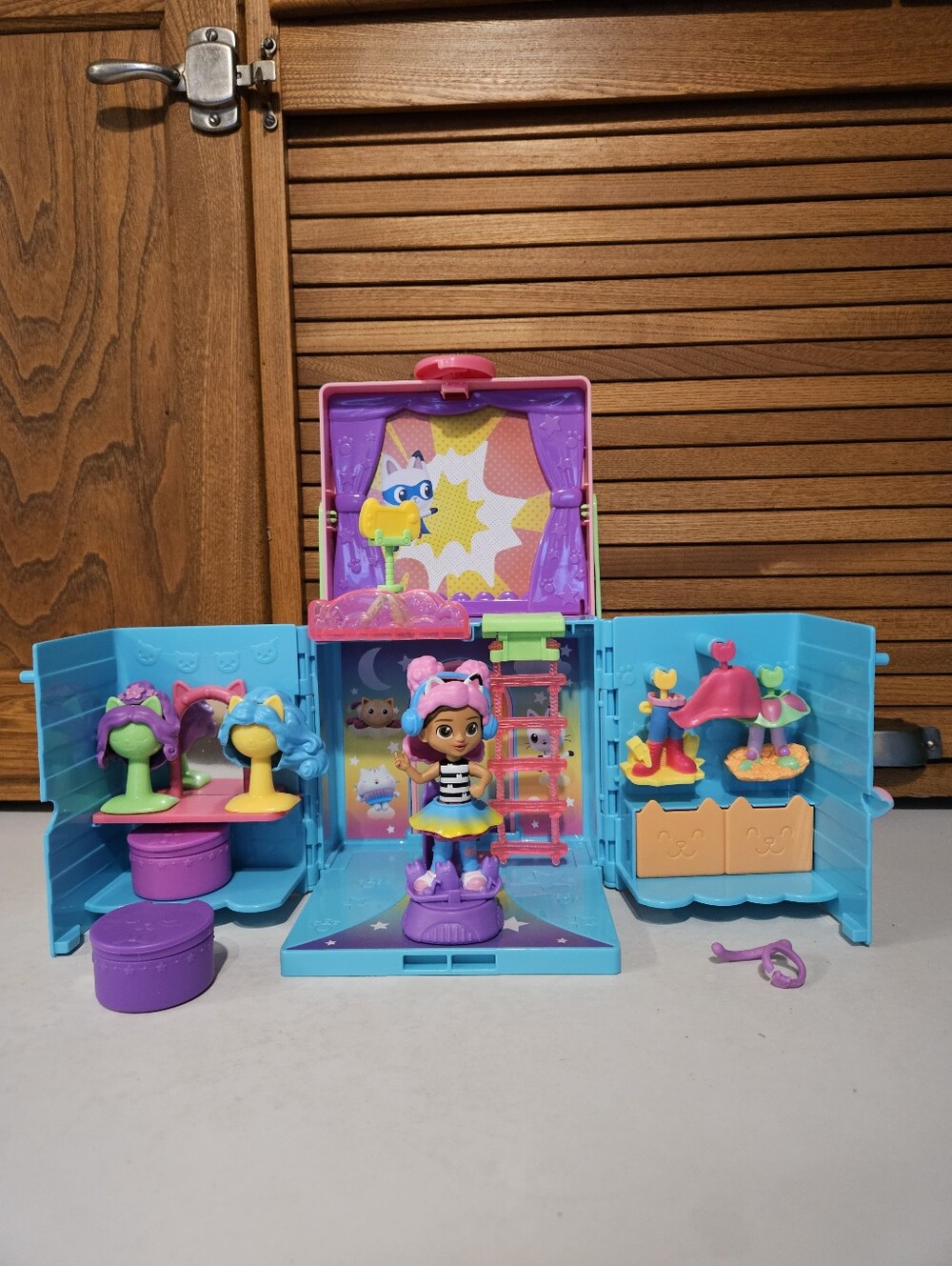 Gabby's Dollhouse "Gabby Girl Dress-up Closet"